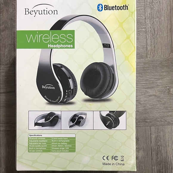 Deep Purple Wireless Over-Ear Headphones - Picture 3 of 5